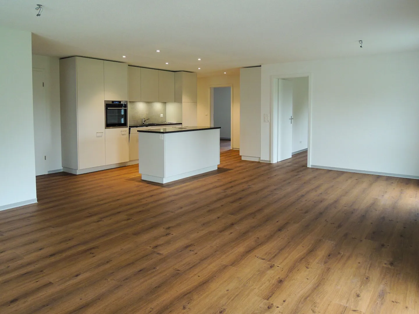 Appartamento moderno di 4,5 stanze in affitto - Foto 4 di 10