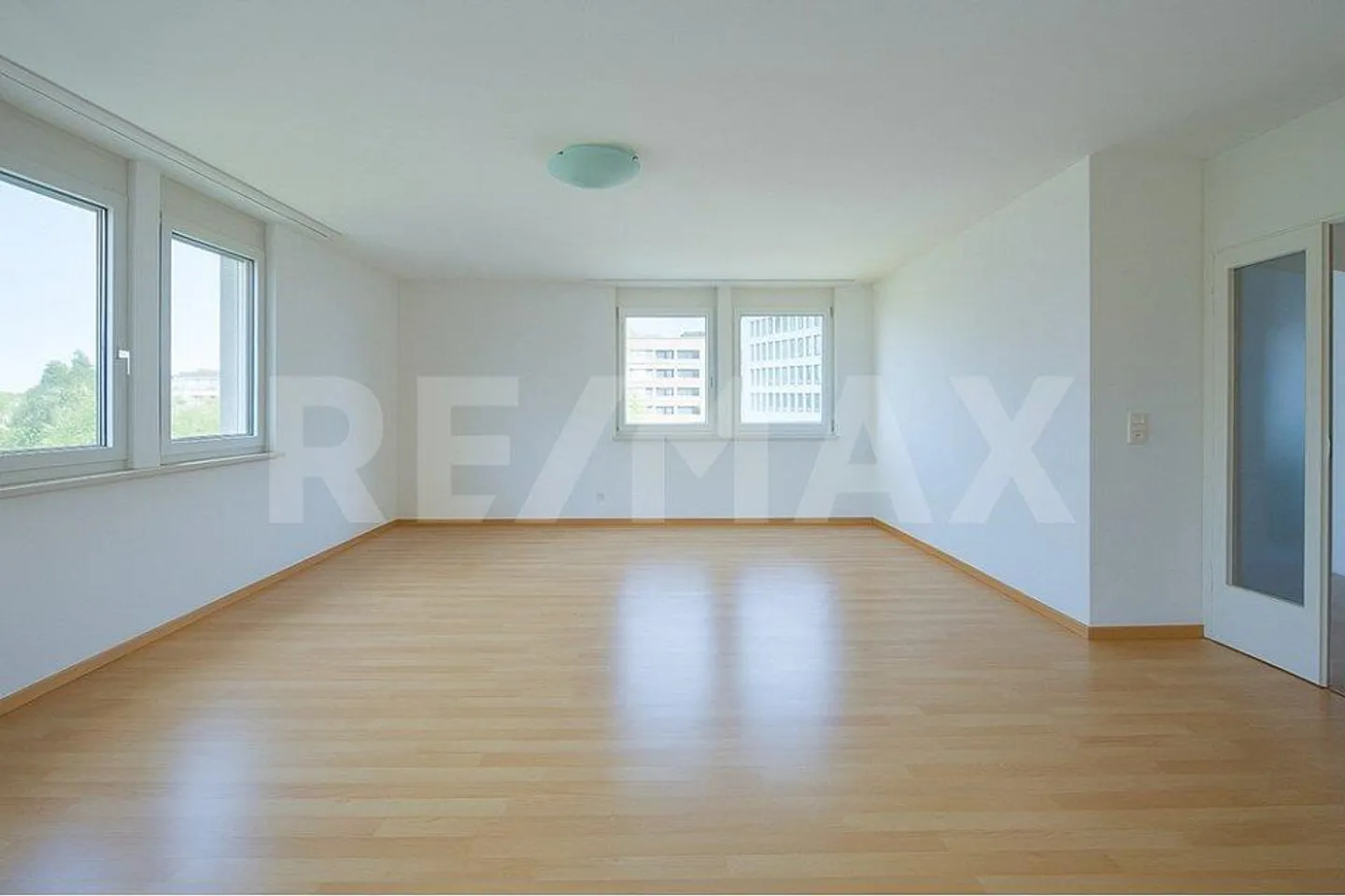 2.5 Room Apartment - Photo 2 of 9