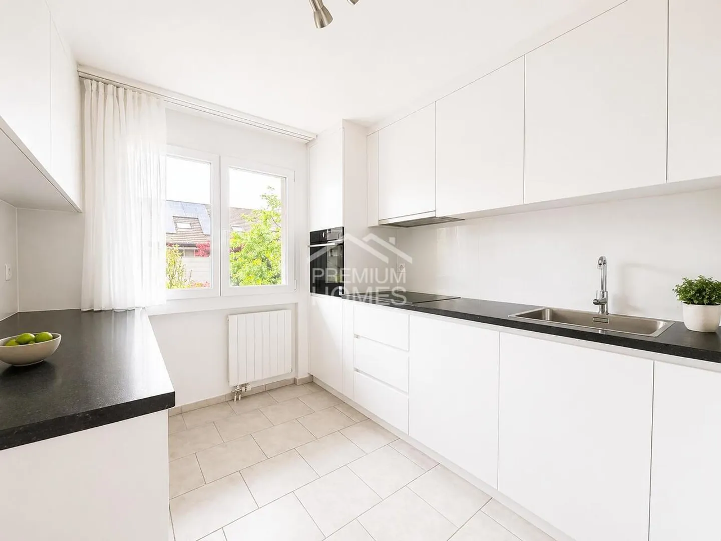 Appartamento moderno con balcone - Foto 4 di 13