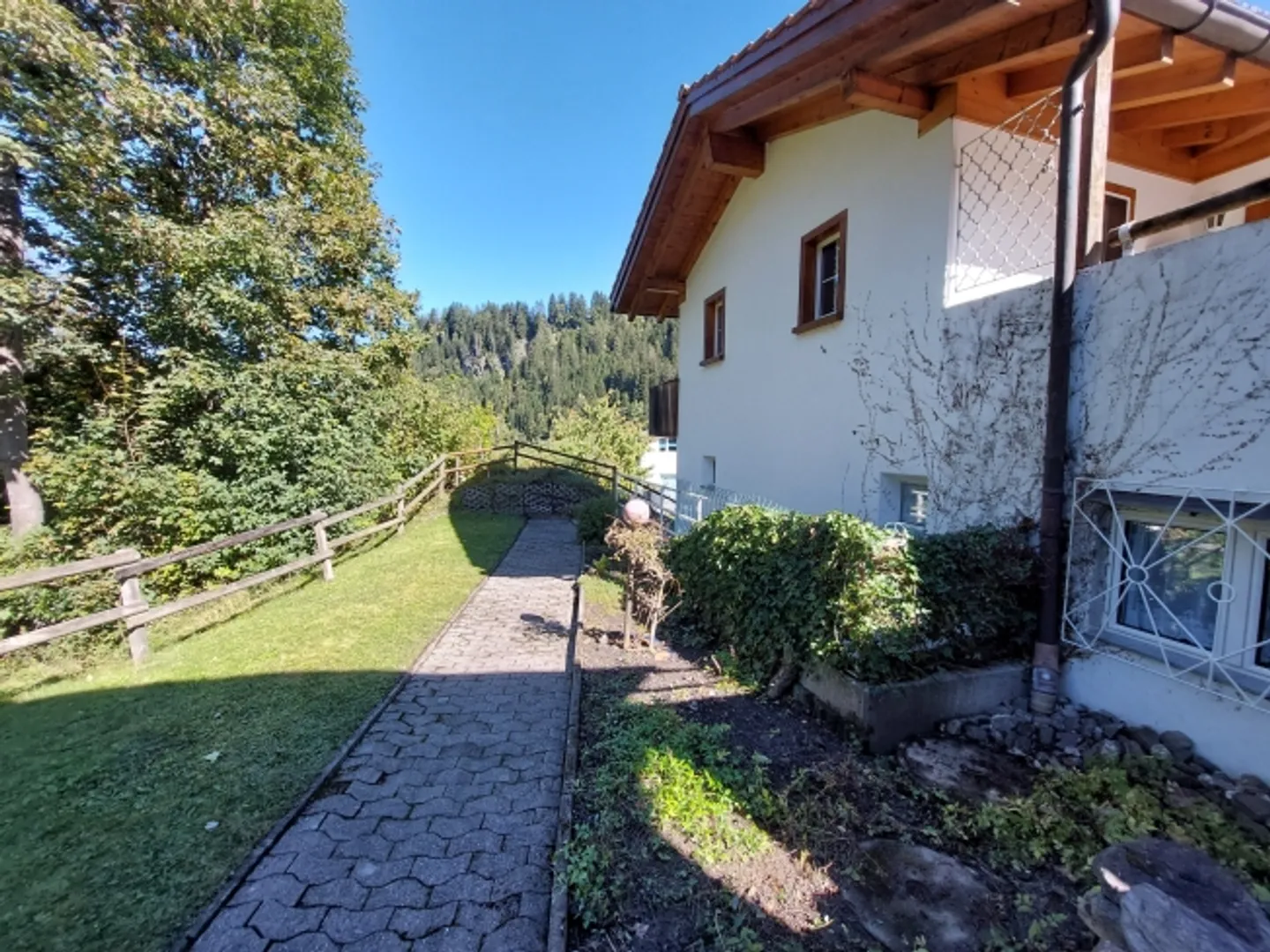 Spacious 6.5-room single-family house with sunny terrace and sauna/fitness - Photo 2 of 13