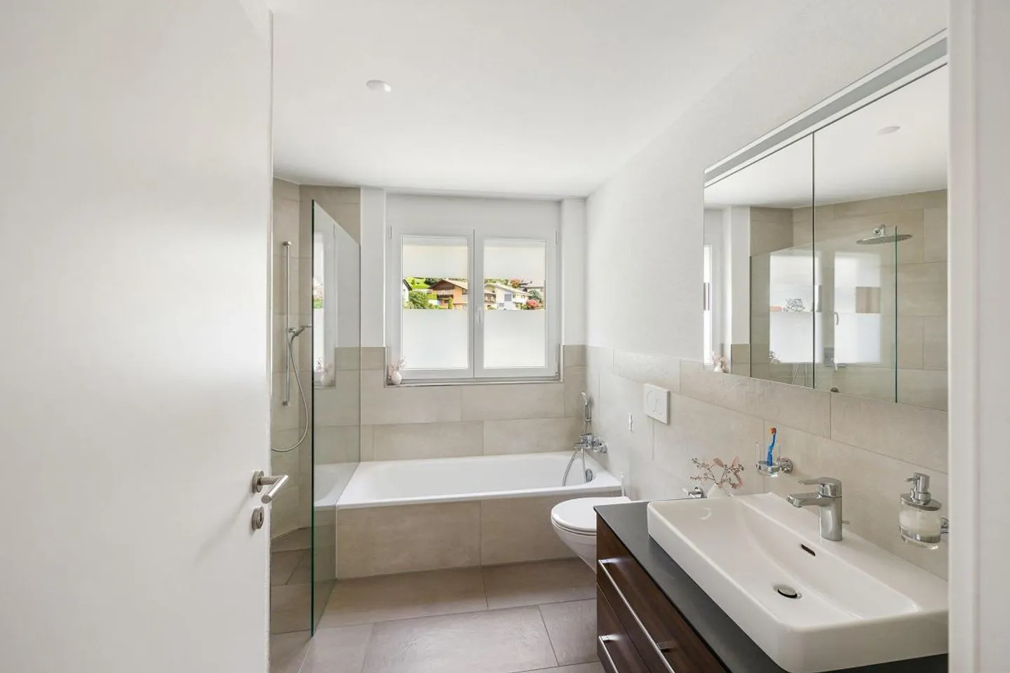 Sax : Appartement moderne de 4,5 pièces avec vue imprenable - Photo 4 sur 7