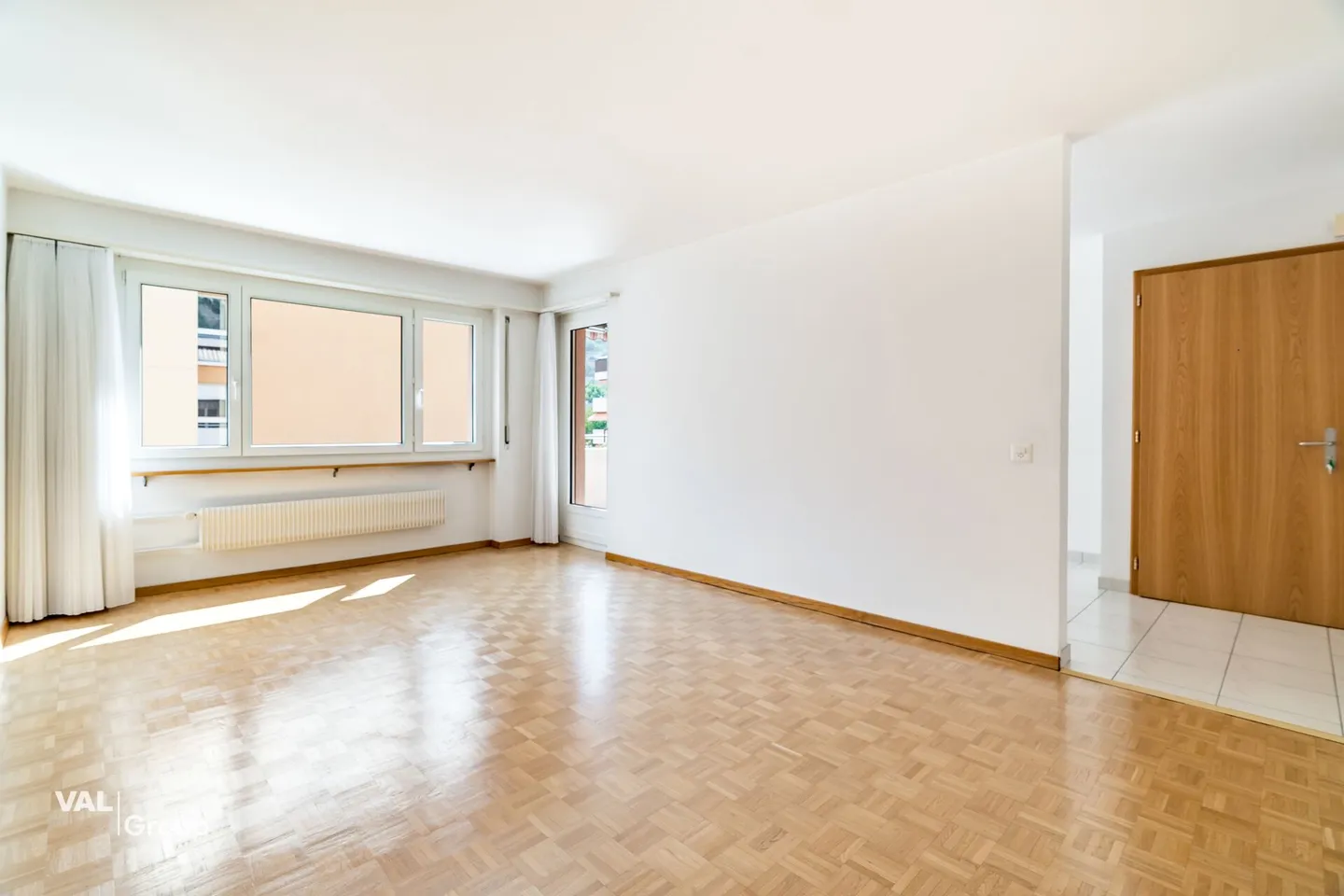Central 3.5-Room Apartment in Visp - Photo 4 of 13