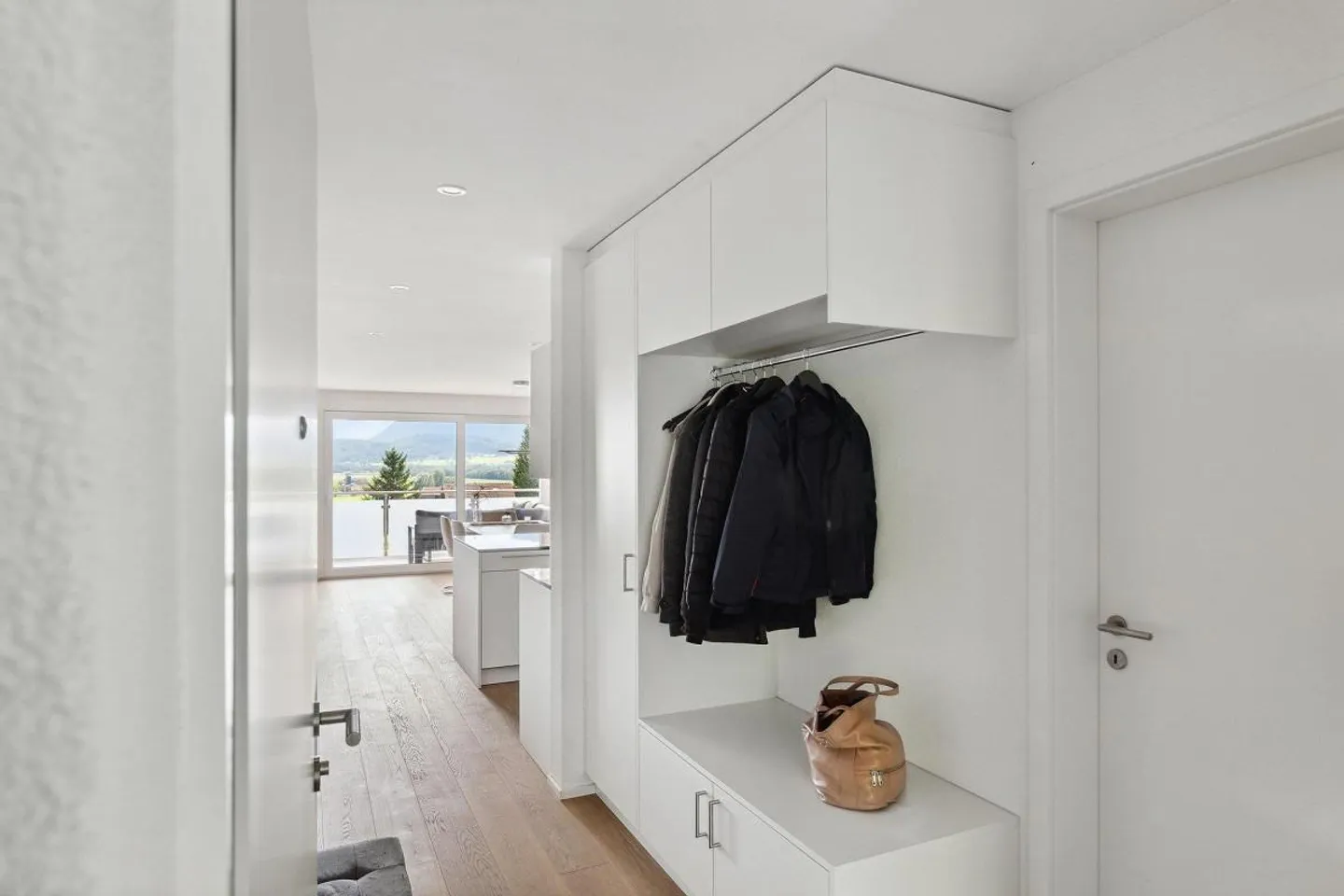 Sax : Appartement moderne de 4,5 pièces avec vue imprenable - Photo 2 sur 7