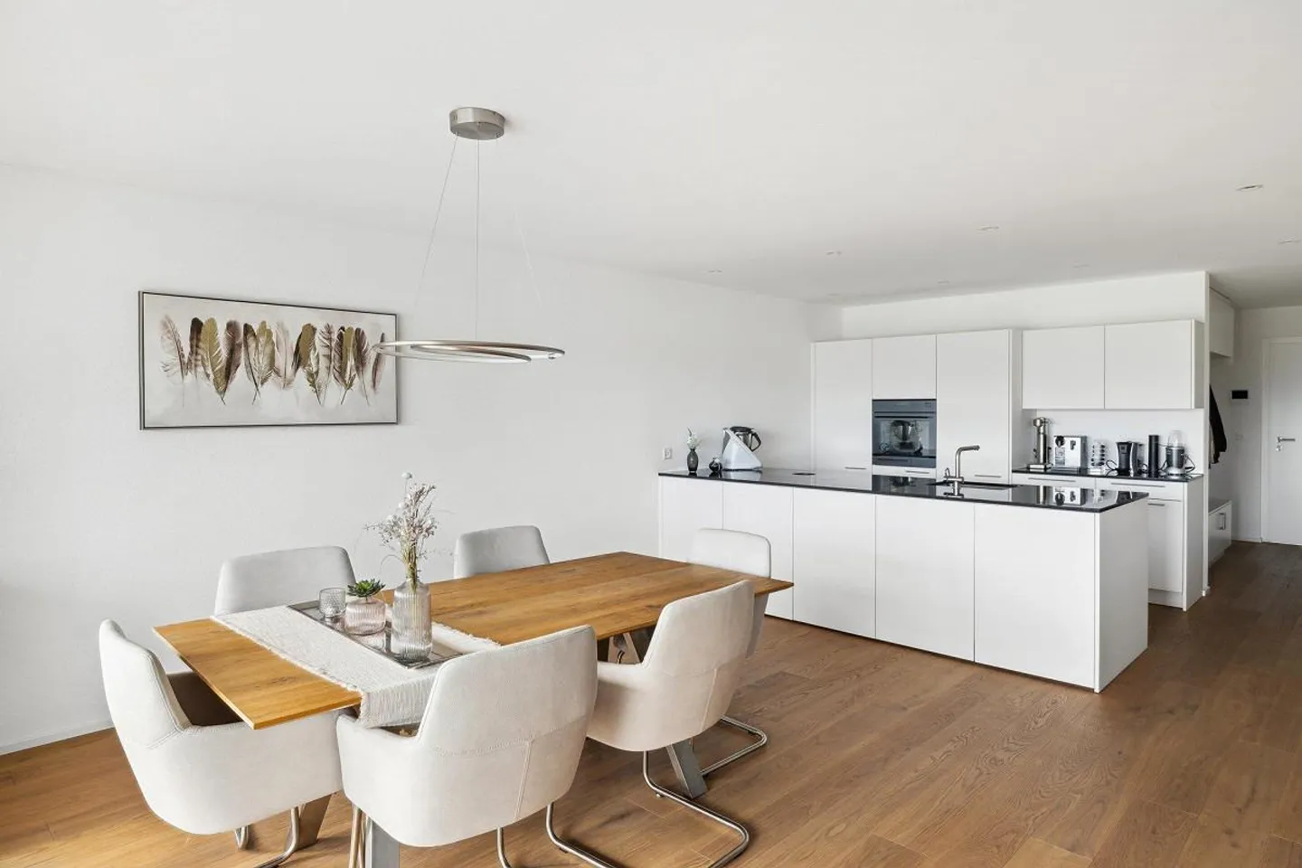 Sax : Appartement moderne de 4,5 pièces avec vue imprenable - Photo 3 sur 7