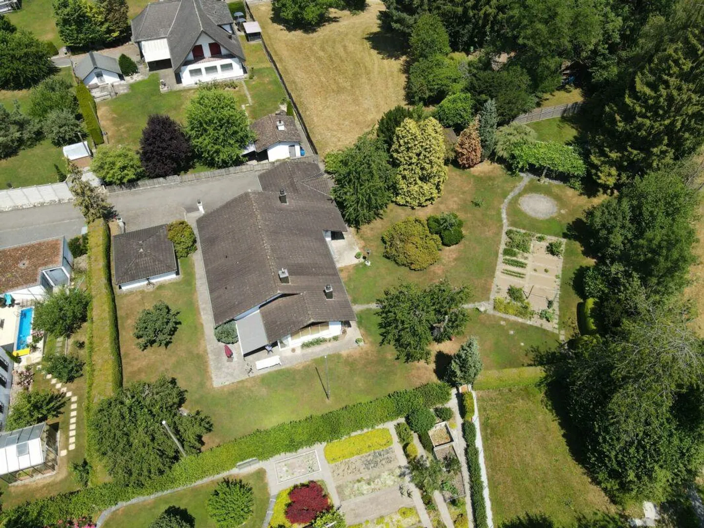 Un paradis de jardin avec maison individuelle : nature, espace et qualité de vie... - Photo 2 sur 22