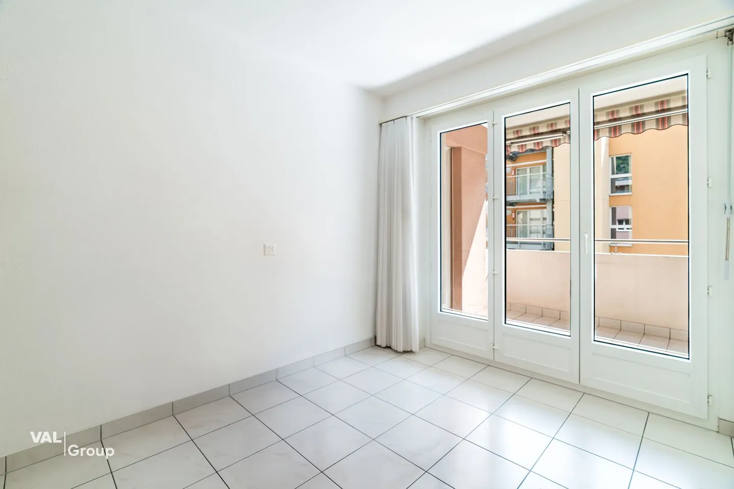 Central 3.5-Room Apartment in Visp - Photo 8 of 13