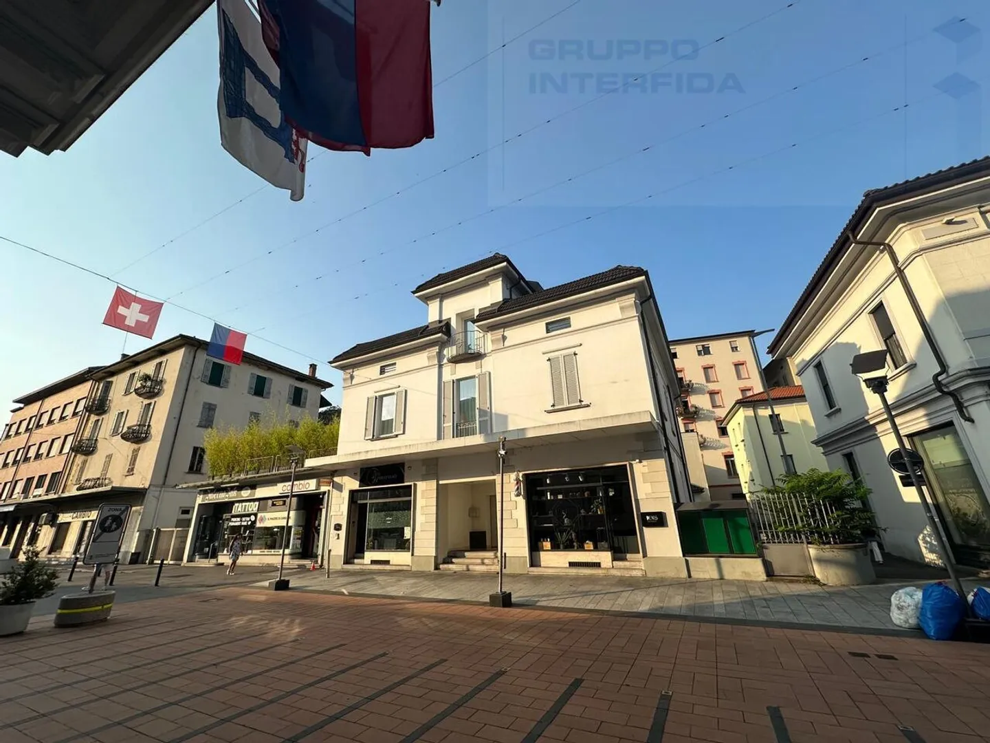 SPACIOUS ELEGANT APARTMENT WITH TERRACE - Photo 1 of 20