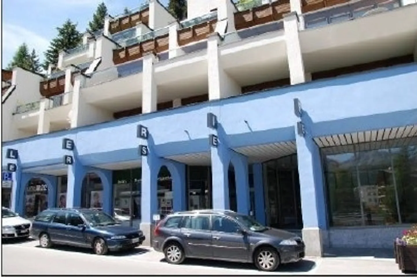 Spazio commerciale nel centro di Obersee con oltre 8m di vetrina ad Arosa - Foto 6 di 8