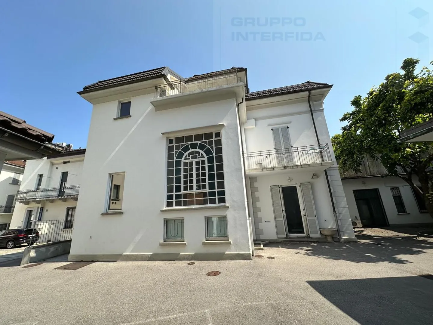 SPACIOUS ELEGANT APARTMENT WITH TERRACE - Photo 2 of 20