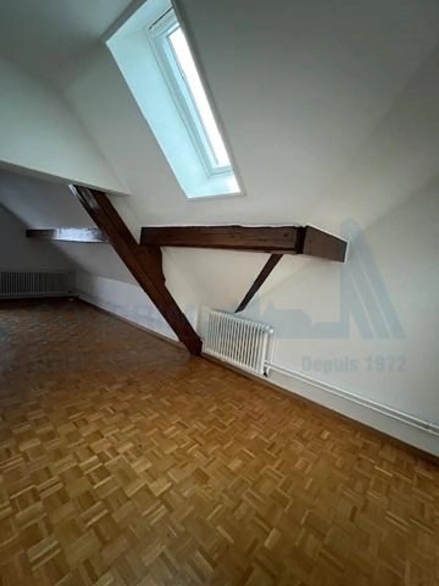 Charming Attique with Lake View - Photo 4 of 5