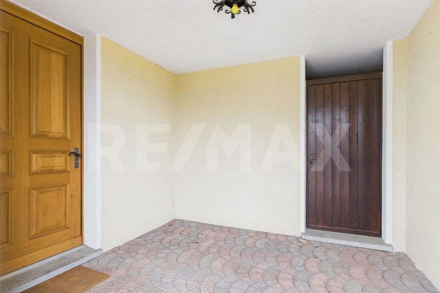 Cottage with balcony and panoramic view - Photo 2 of 13