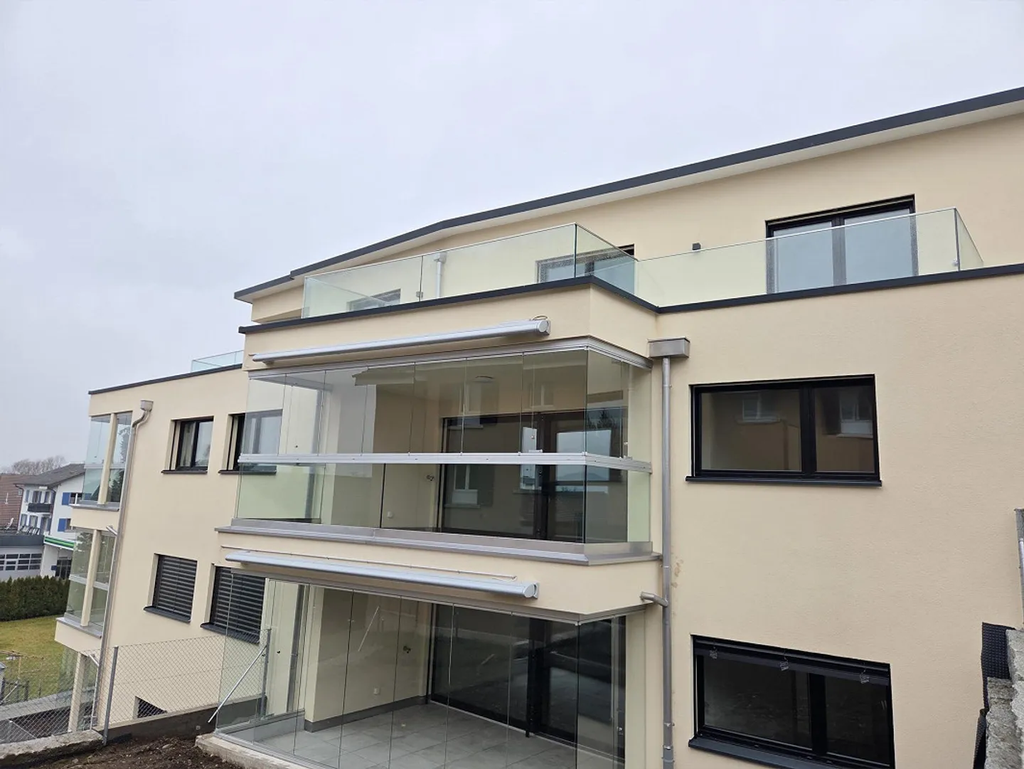 Appartement moderne de 3,5 pièces dans un emplacement calme - Photo 1 sur 12