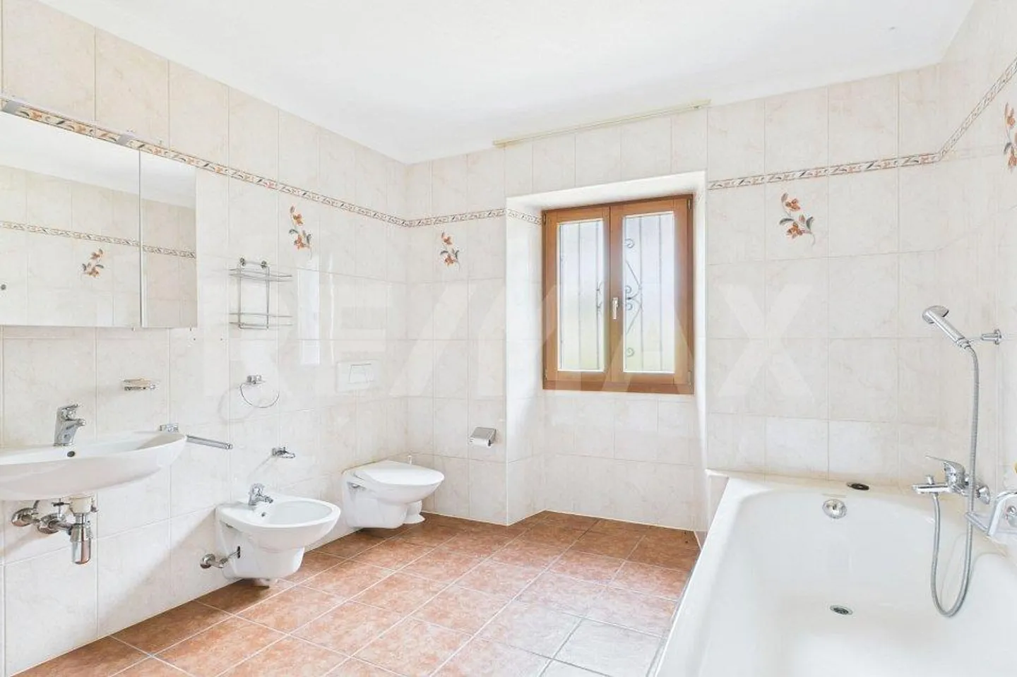 Cottage with balcony and panoramic view - Photo 7 of 13