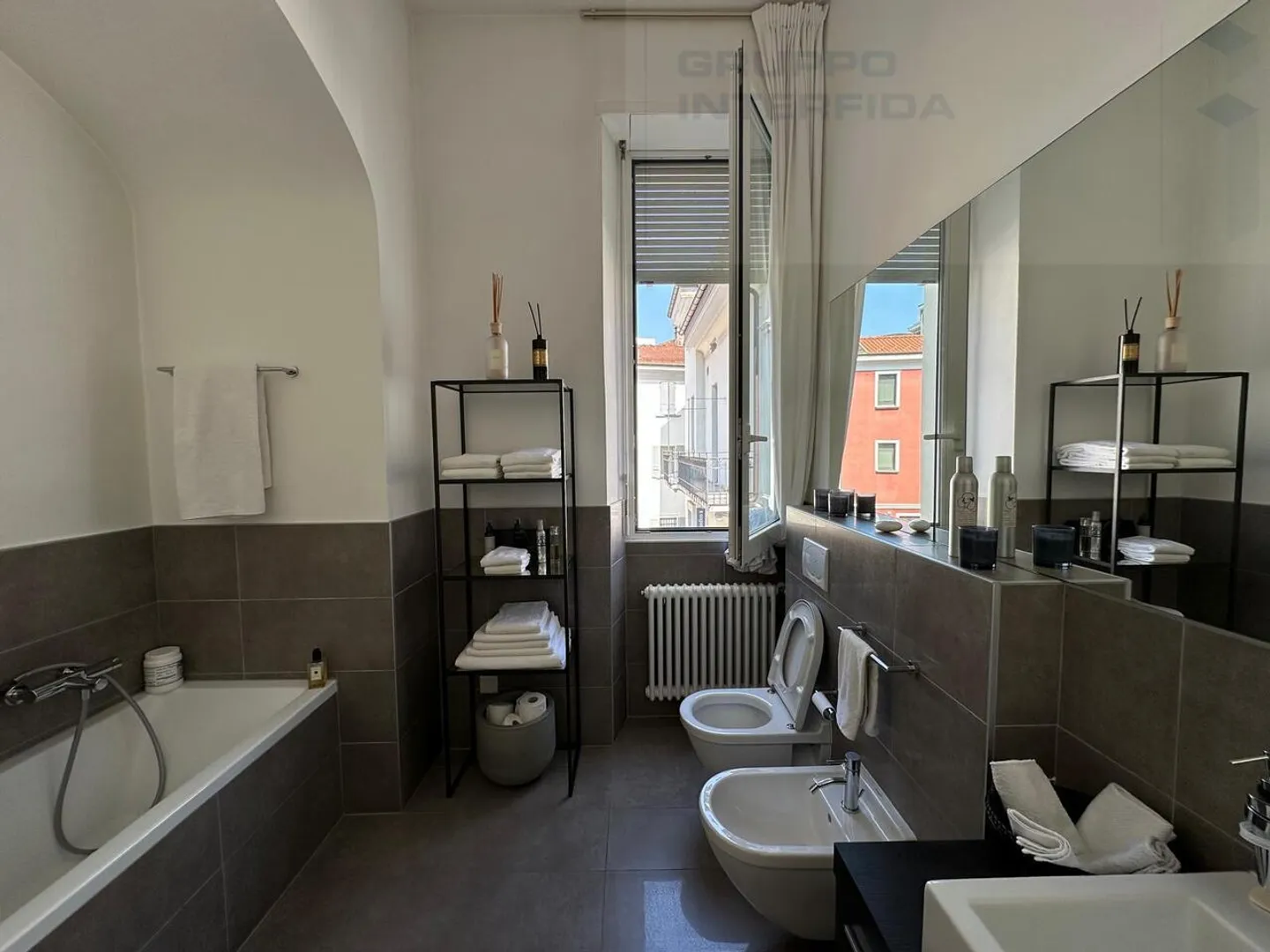 SPACIOUS ELEGANT APARTMENT WITH TERRACE - Photo 18 of 20
