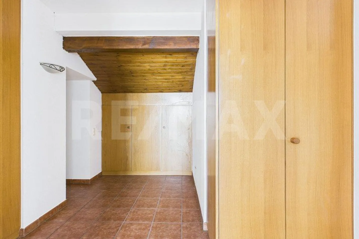 Cottage with balcony and panoramic view - Photo 9 of 13