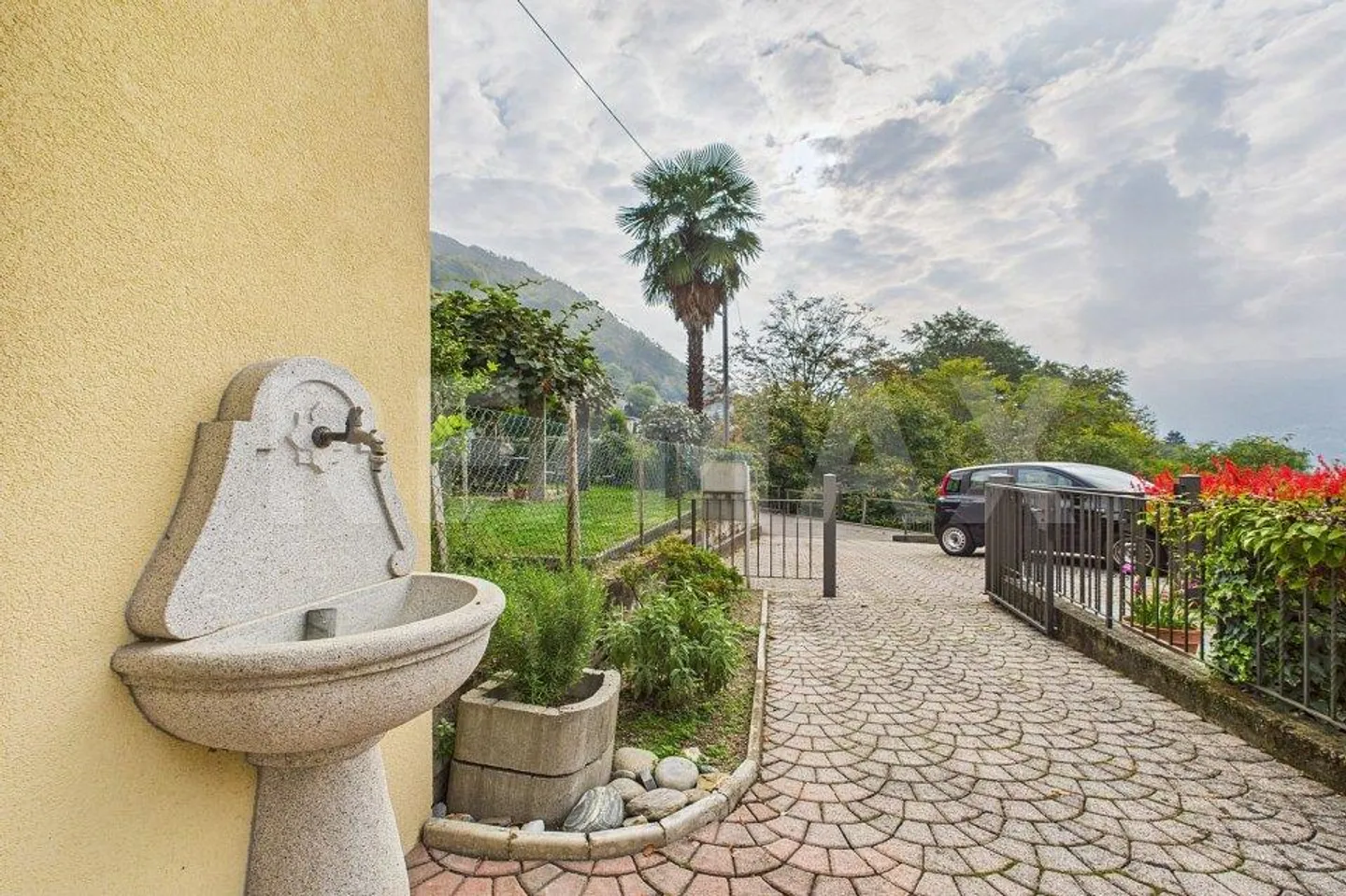 Cottage with balcony and panoramic view - Photo 13 of 13