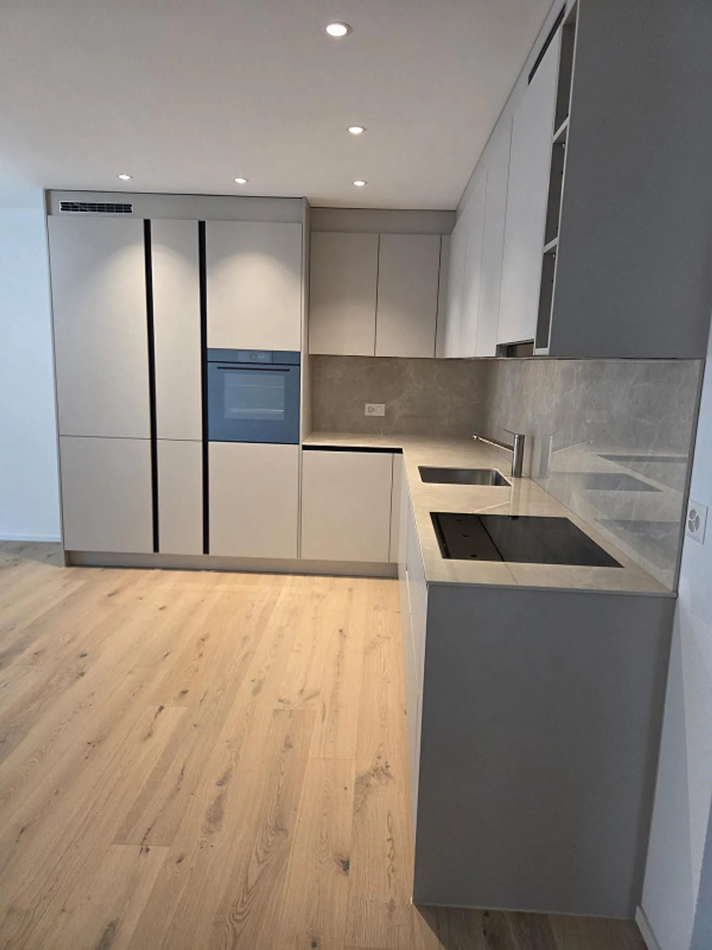 Appartement moderne de 3,5 pièces dans un emplacement calme - Photo 4 sur 12