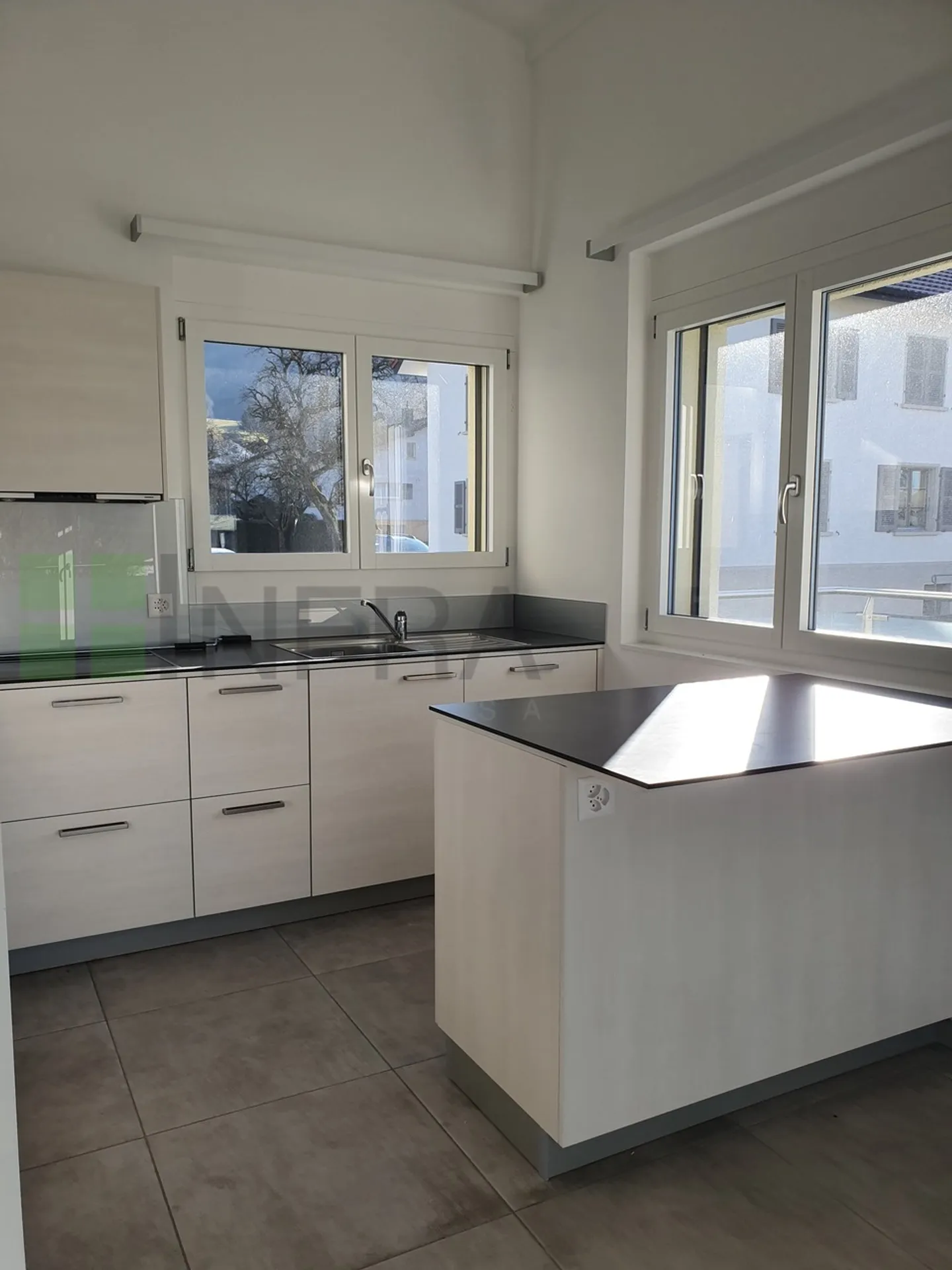 Appartamento moderno di 98 m2, 4 stanze al 1° piano senza ascensore - Foto 1 di 14