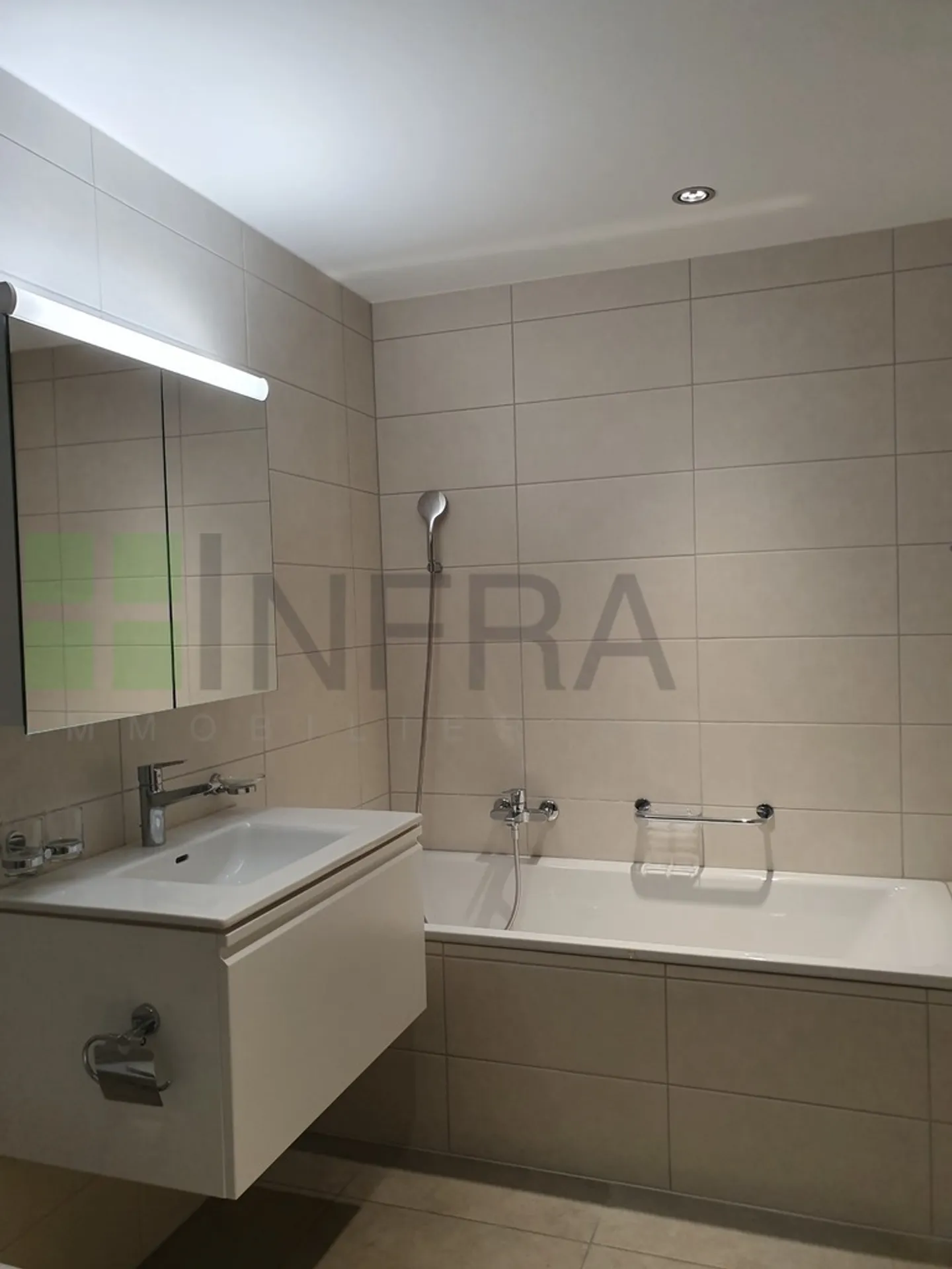 Appartamento moderno di 98 m2, 4 stanze al 1° piano senza ascensore - Foto 8 di 14