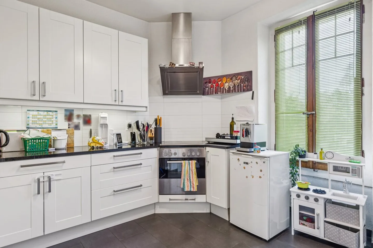 8-Zimmer-Haus in der Nähe des Bahnhofs und des Zentrums - Foto 9 von 14