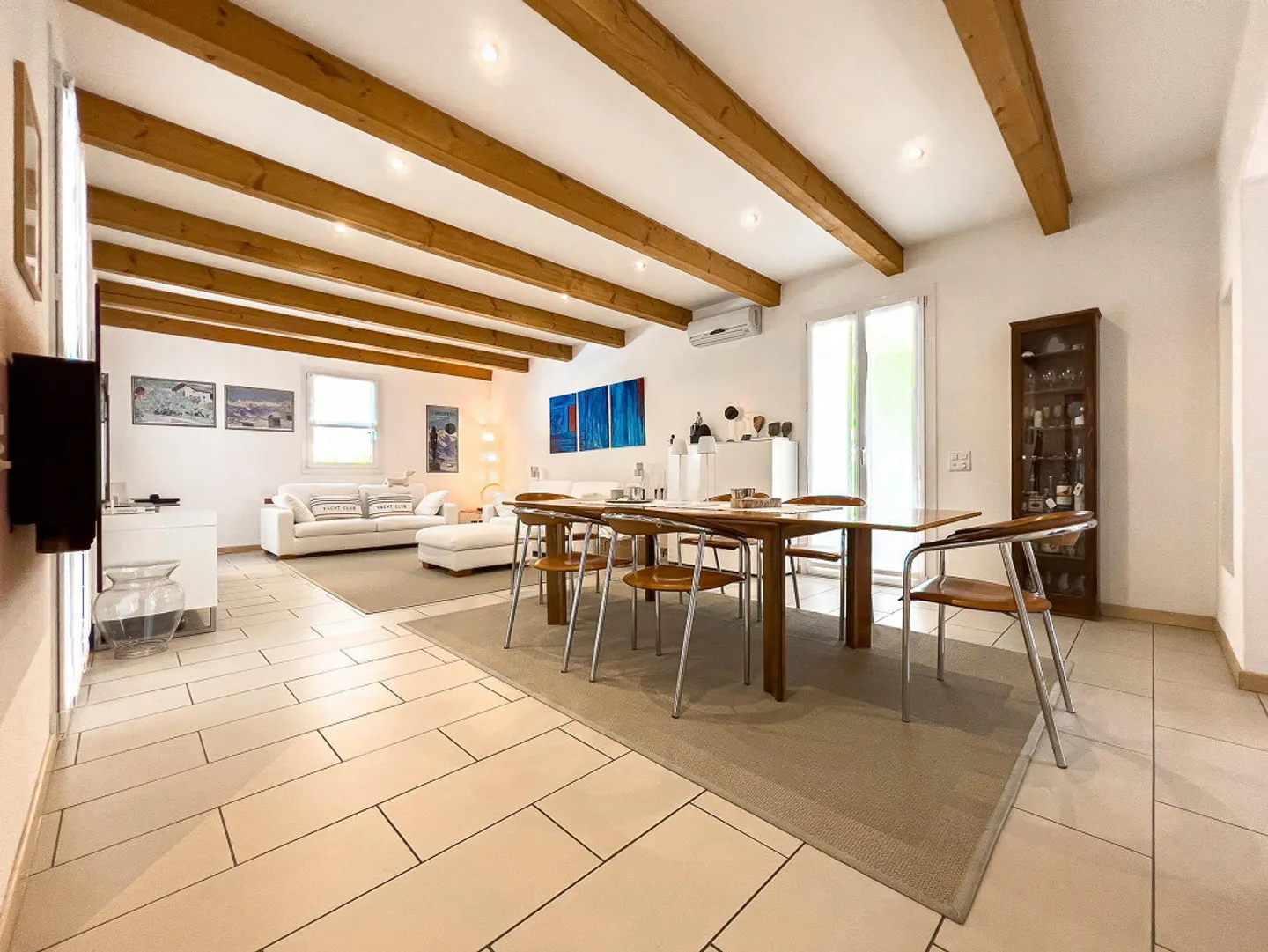 Villa spaziosa con giardino e piscina a Riva San Vitale - Foto 1 di 15