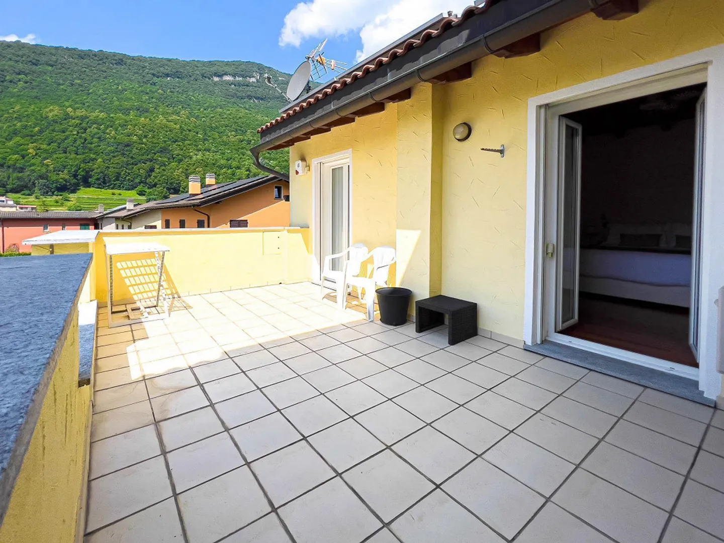Villa spaziosa con giardino e piscina a Riva San Vitale - Foto 4 di 15