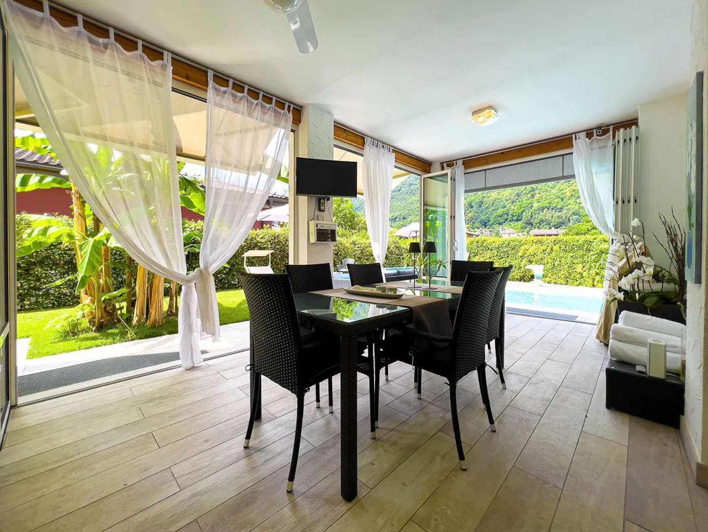 Villa spaziosa con giardino e piscina a Riva San Vitale - Foto 10 di 15