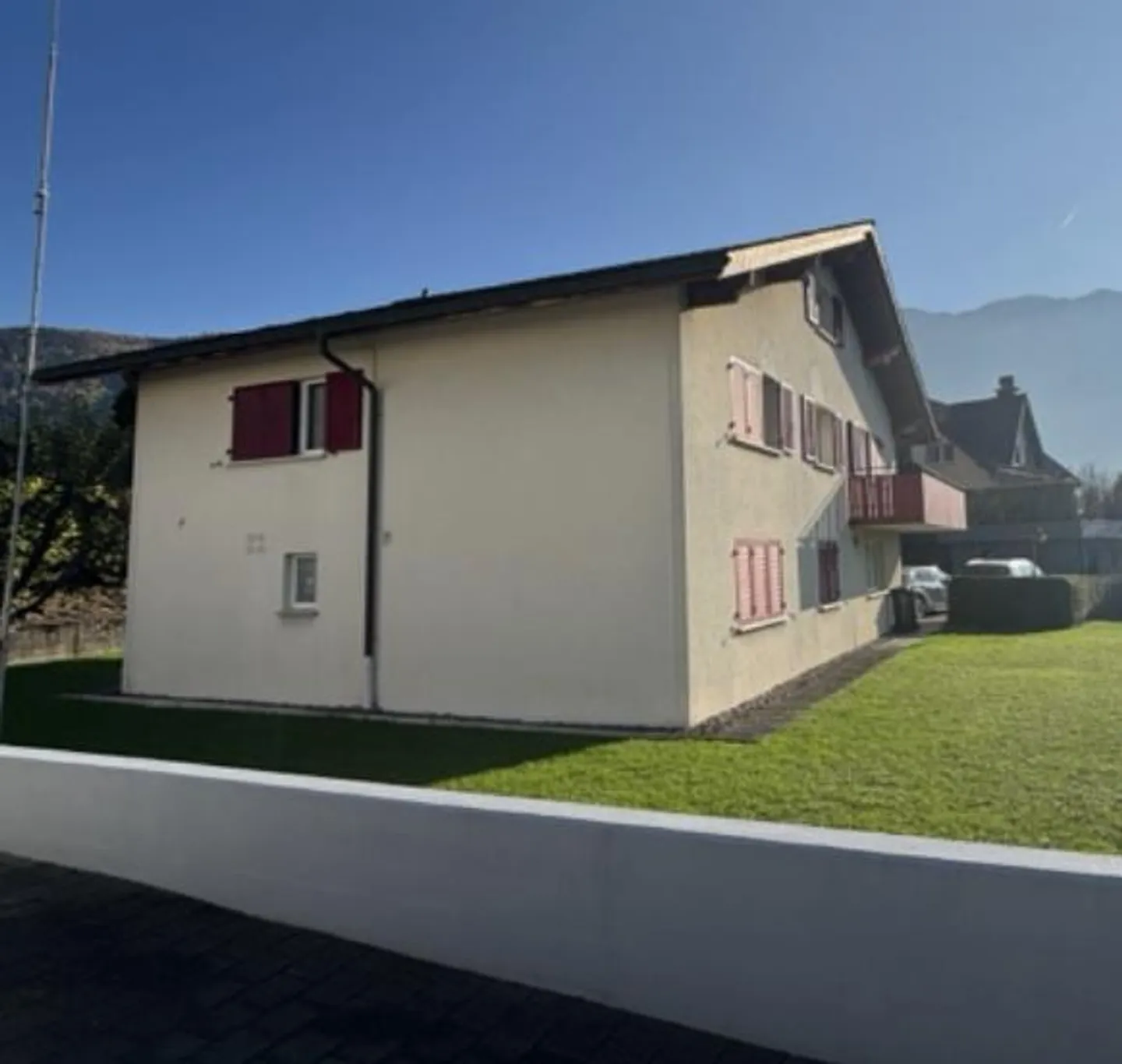 Casa unifamiliare ristrutturata con grande area esterna in affitto - Foto 2 di 4