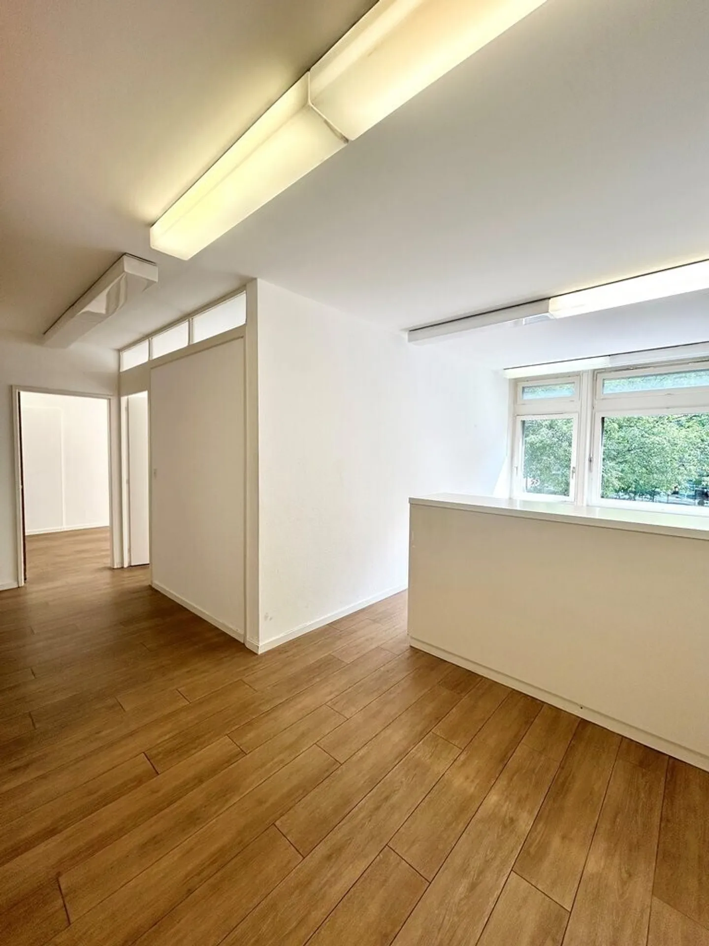 Office in the city center near the train station! - Photo 4 of 8