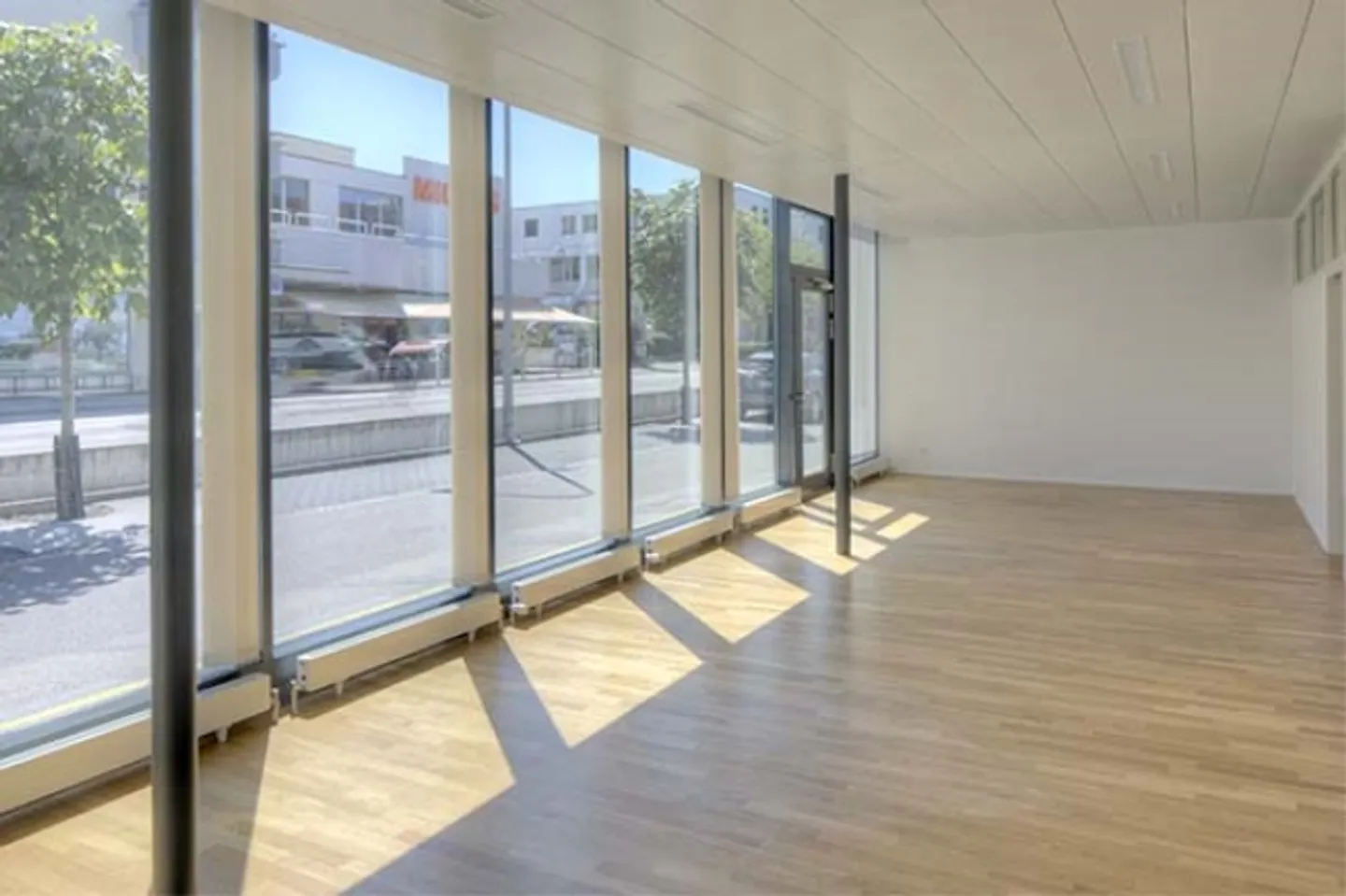 Edificio ad uso misto in affitto - Foto 2 di 5