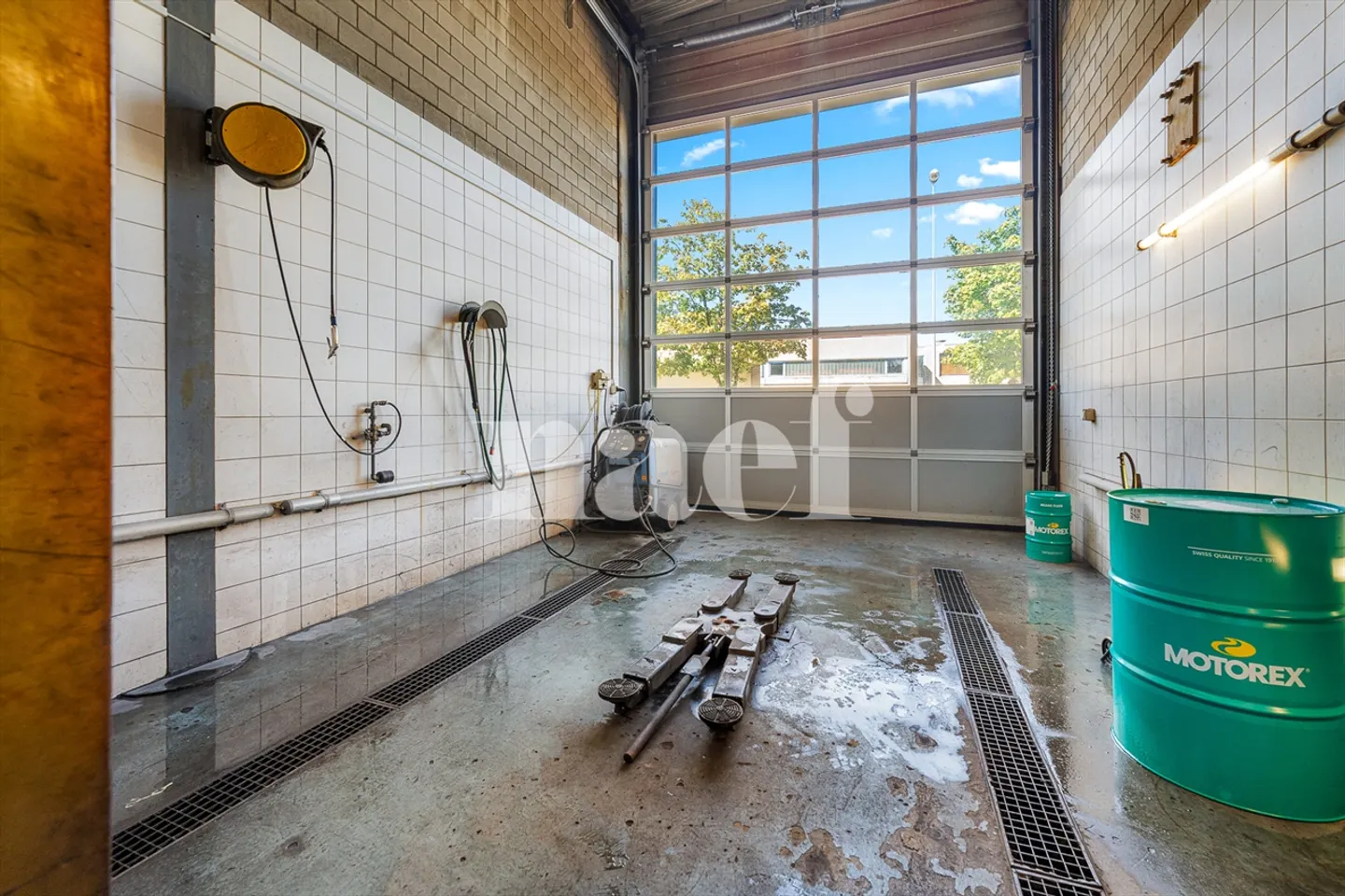 Garage with reception, workshop and storage spaces for sale in Givisiez - Photo 10 of 12