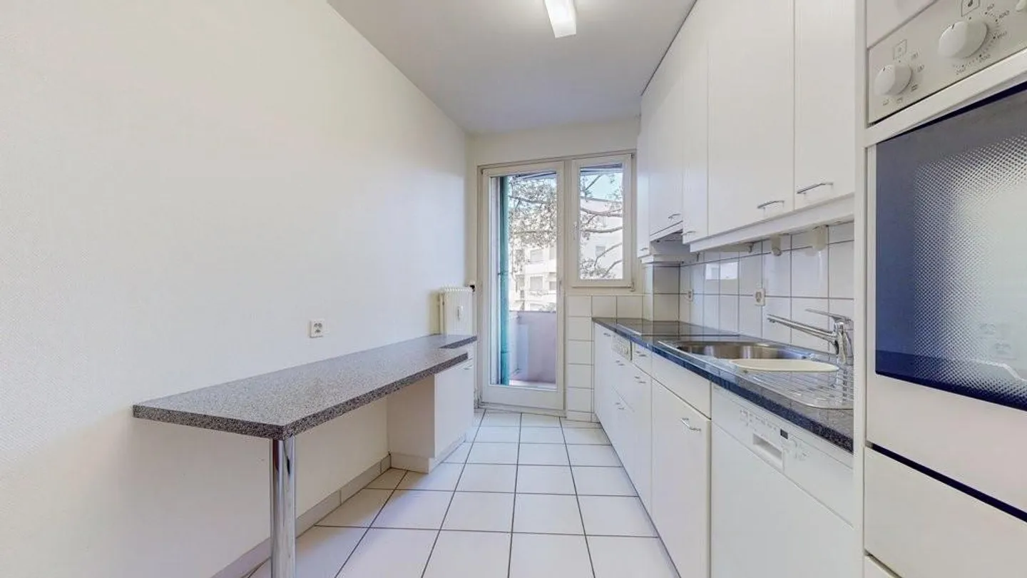 Vivere centralmente a Binningen vicino alla città - Foto 3 di 11