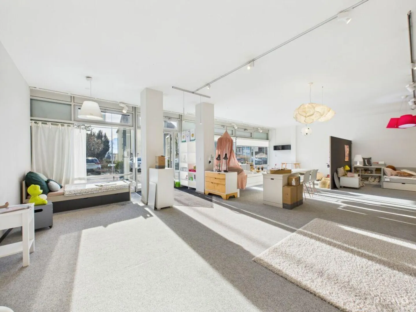 Present Ground Floor Space in Meggen - Photo 1 of 15