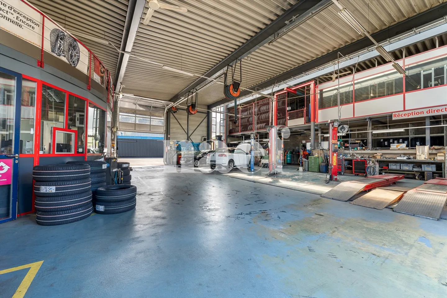 Garage with reception, workshop and storage spaces for sale in Givisiez - Photo 7 of 12