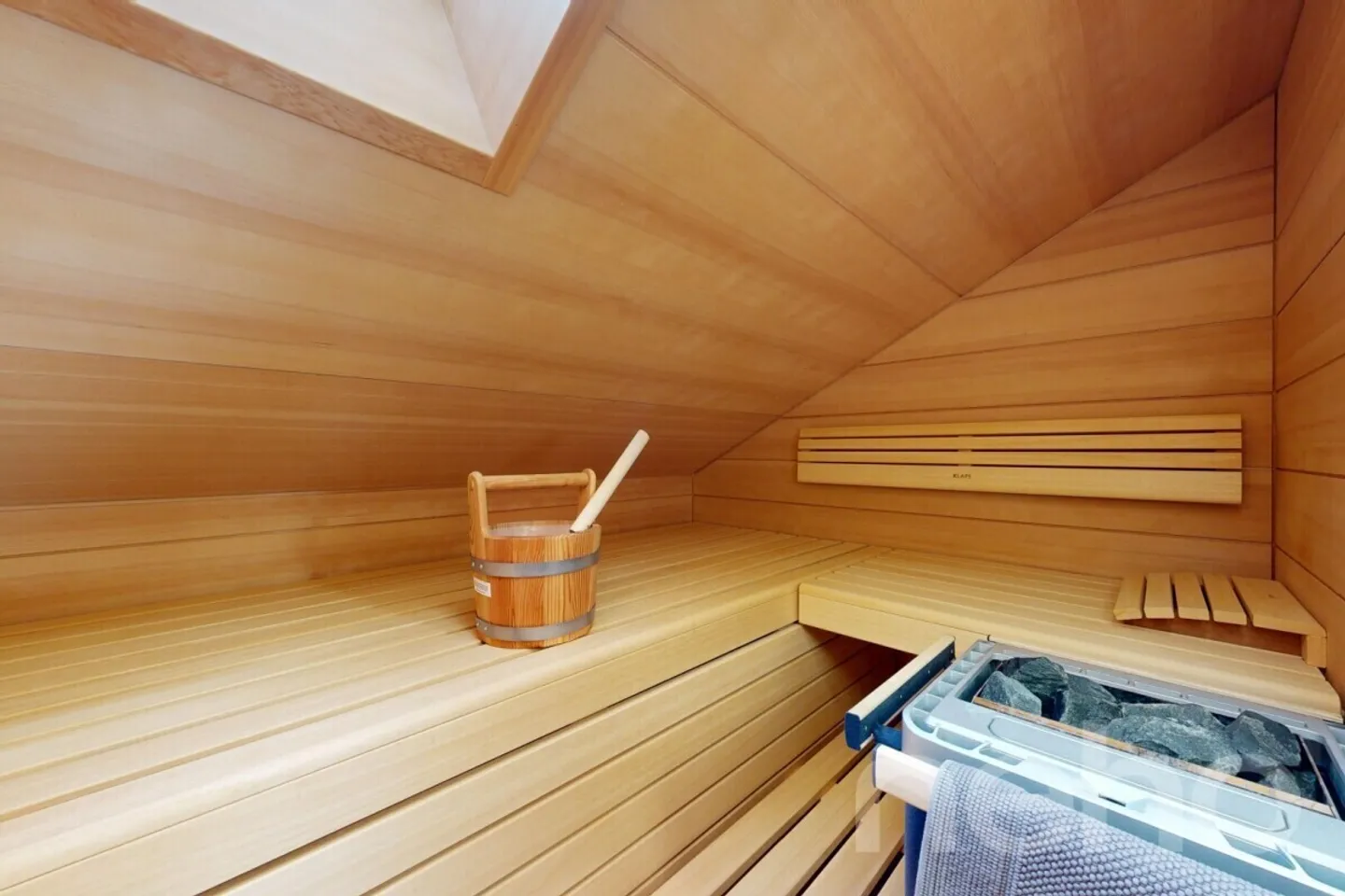 Exclusive Attic Apartment with Sauna - Photo 11 of 12