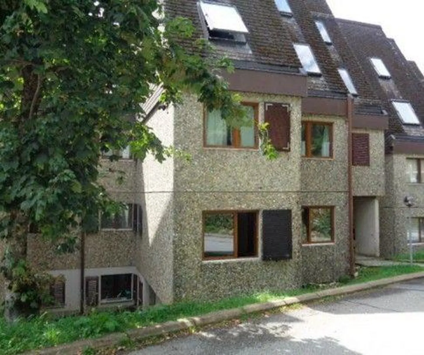 *Appartement de 3 pièces avec cave et stationnement extérieure* - Photo 1 sur 13