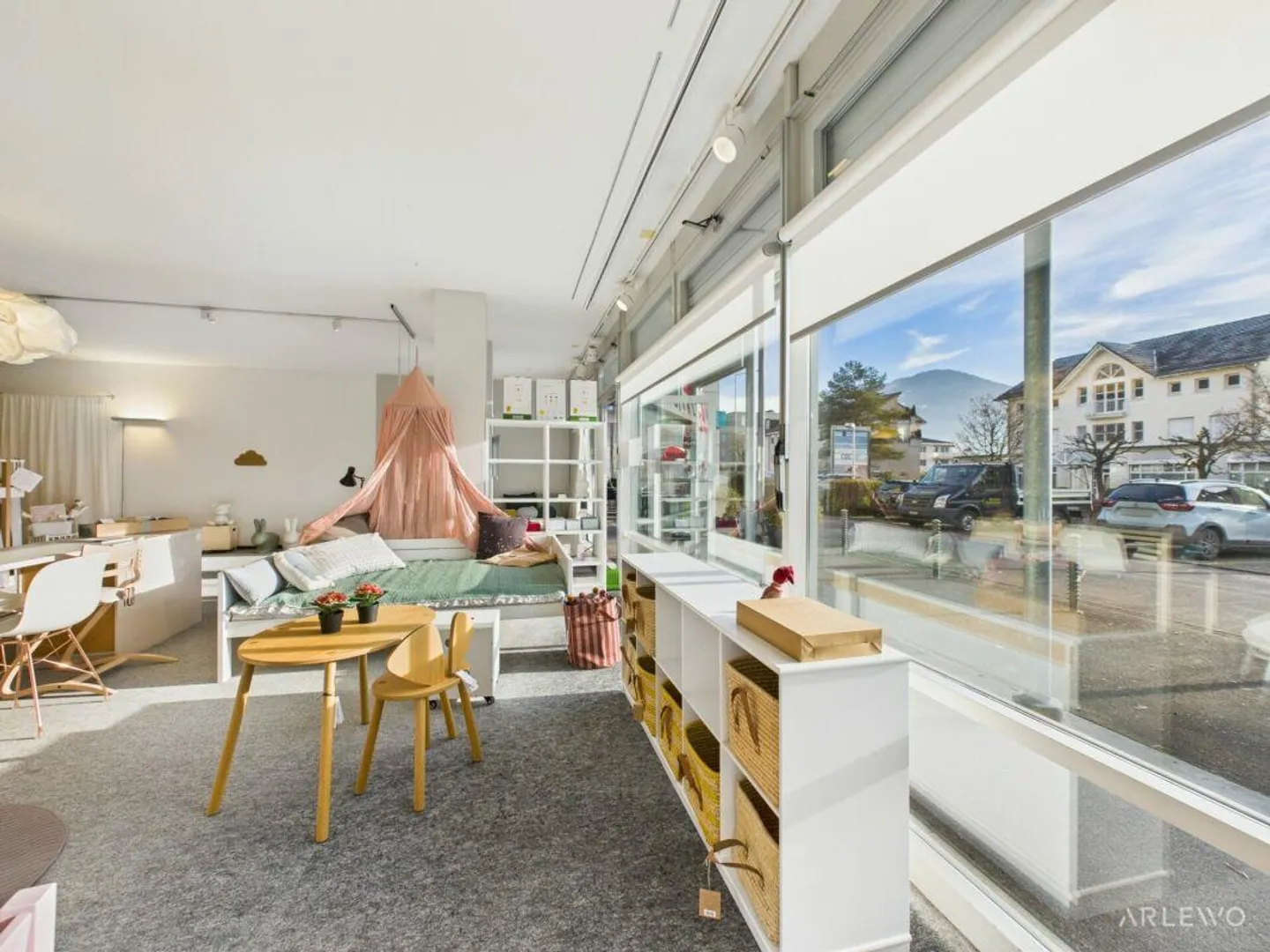 Present Ground Floor Space in Meggen - Photo 3 of 15