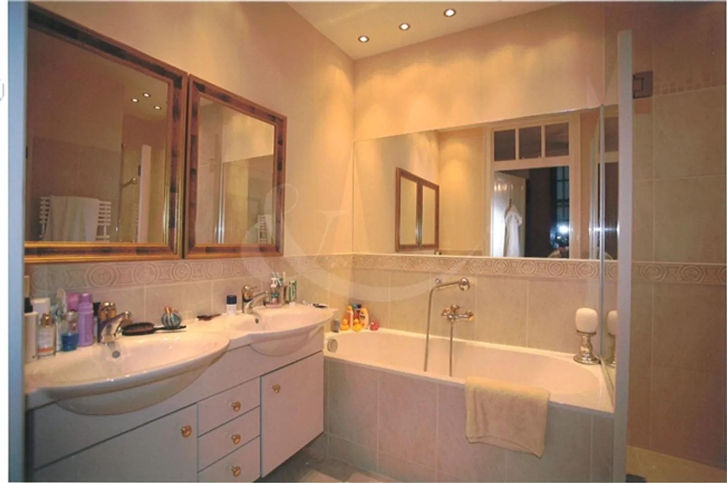 "2 Rue Etienne -Dumont, 6 Rooms" - Photo 10 of 11