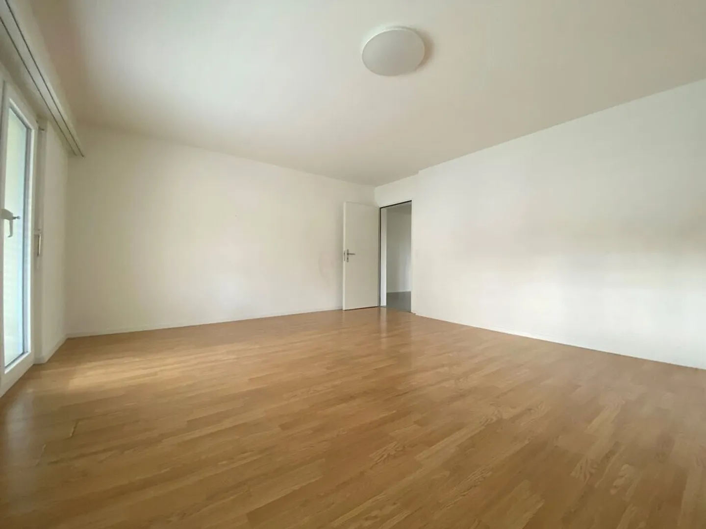 Luminoso appartamento di 3 stanze con balcone soleggiato! - Foto 4 di 6