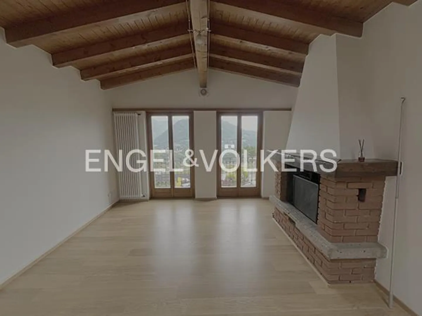 Charming House in a Residential Area - Photo 4 of 12