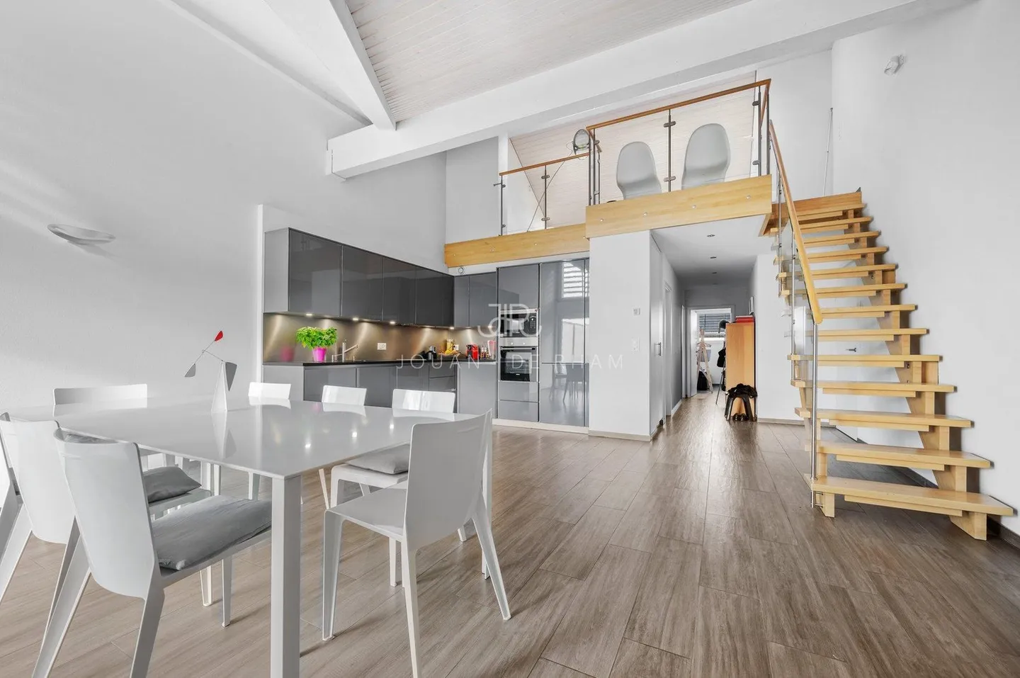 Penthouse with 3.5 rooms and large terrace - Photo 2 of 8