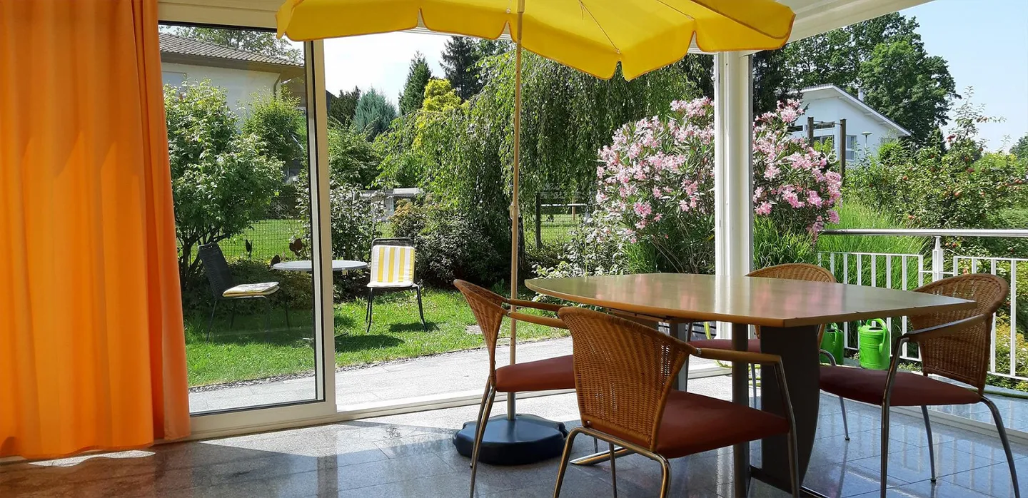 Appartamento appena ristrutturato e luminoso in una posizione molto buona - Foto 2 di 4