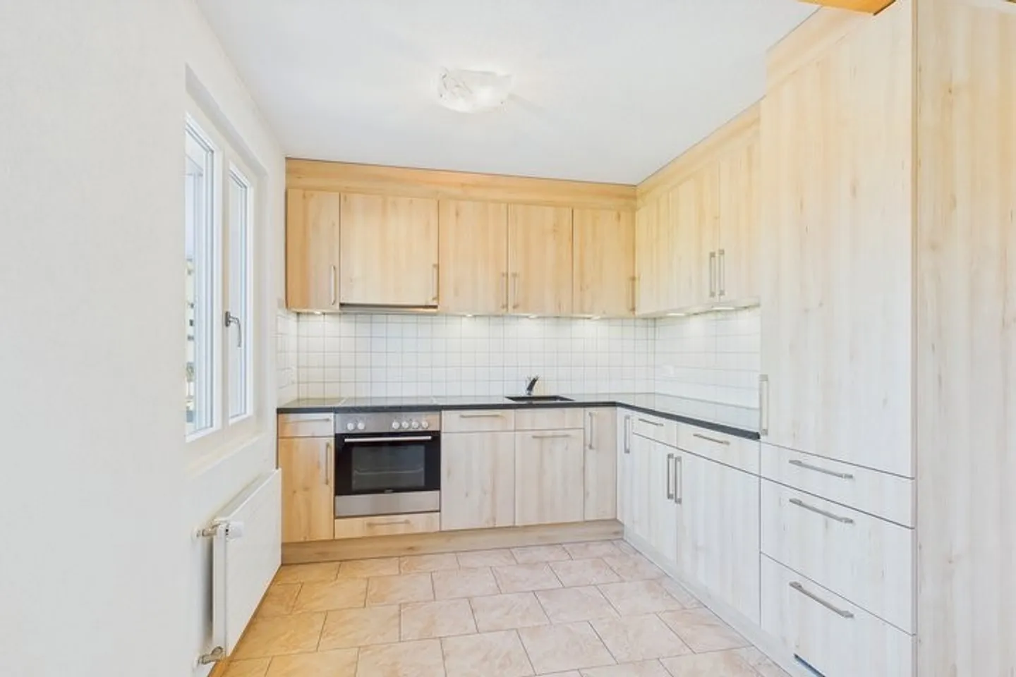 EDIFICIO RESIDENZIALE E COMMERCIALE CON STORIA - EX CINEMA CON POTENZIALE - Foto 3 di 8