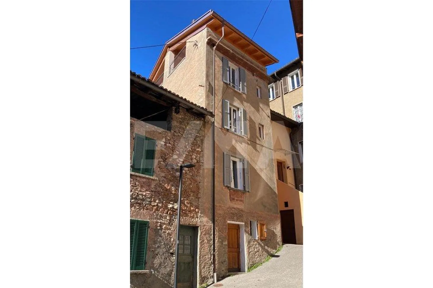 Casa ticinese affascinante: ristrutturata, grande terrazza, vista fino al M. Generoso - Foto 10 di 11