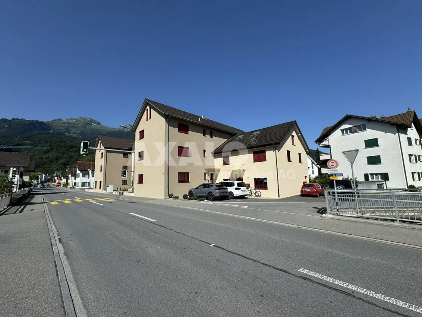 Espace commercial au rez-de-chaussée pour diverses possibilités d'utilisation... - Photo 1 sur 10