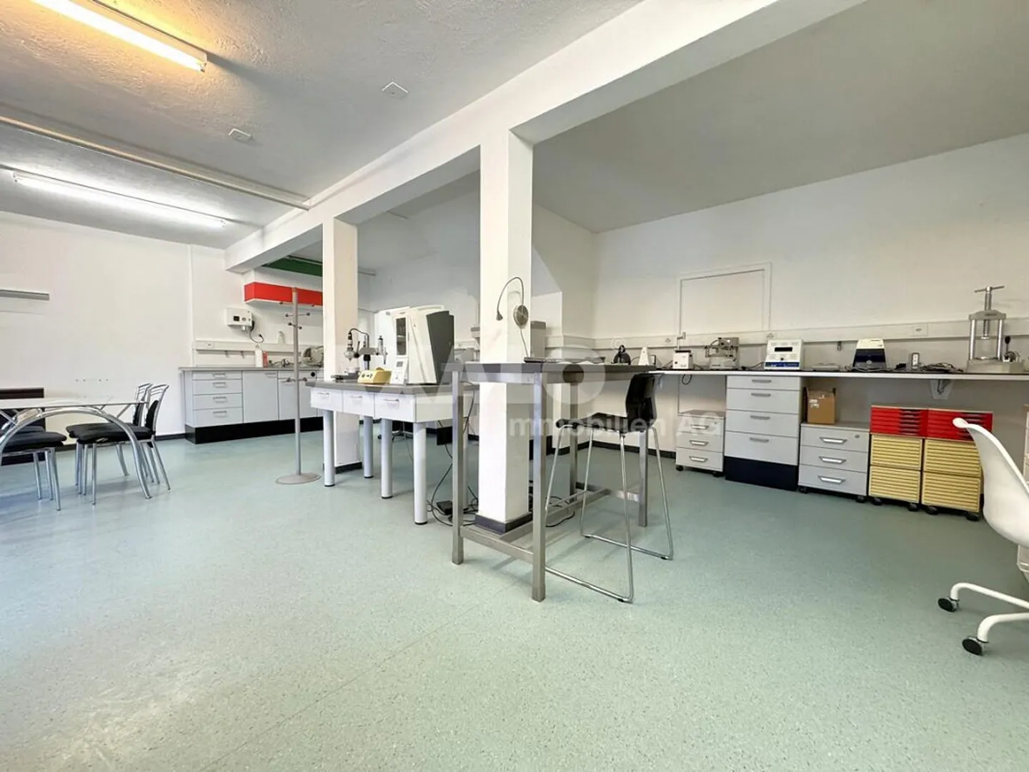 Espace commercial au rez-de-chaussée pour diverses possibilités d'utilisation... - Photo 5 sur 10