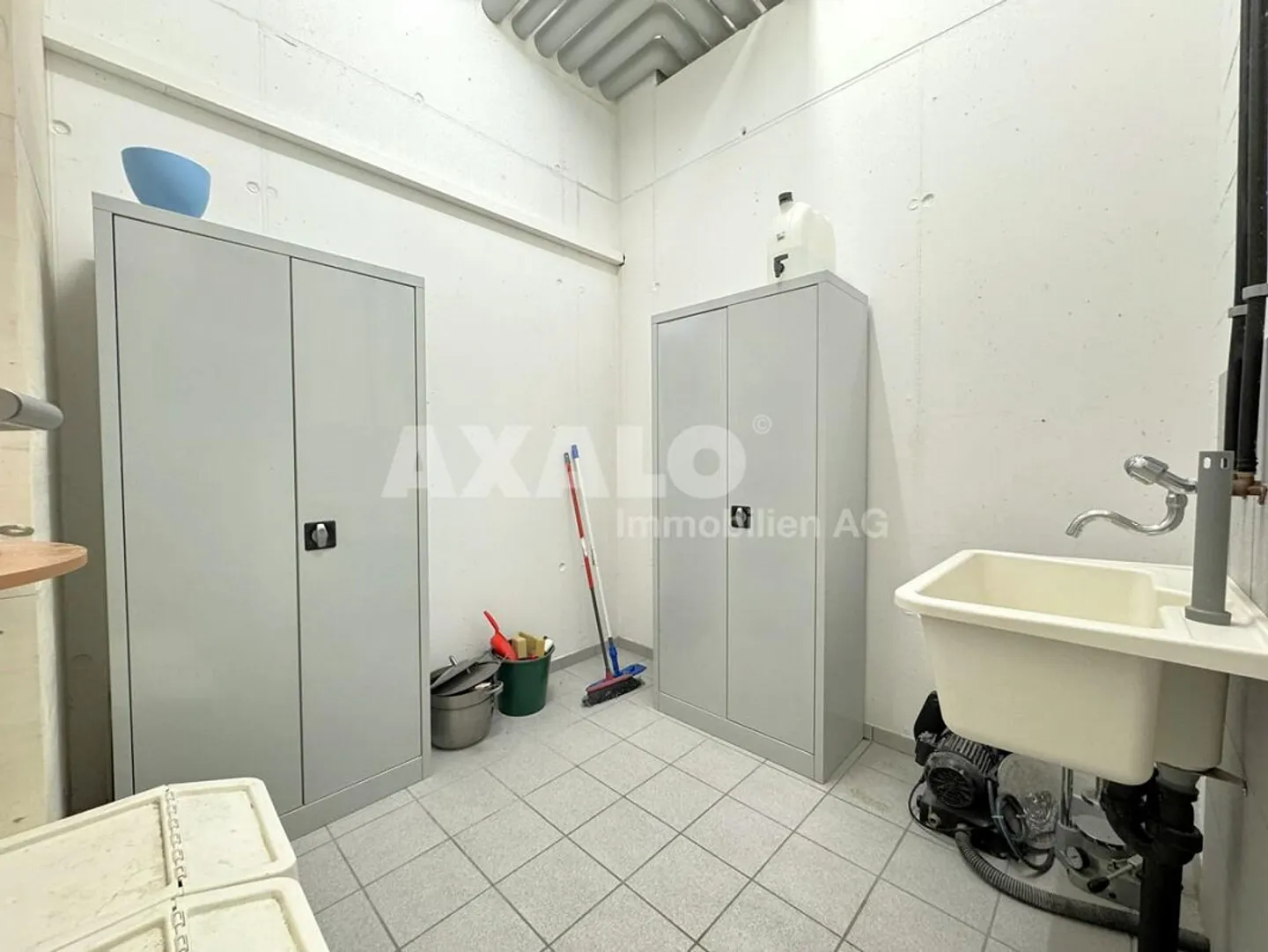 Espace commercial au rez-de-chaussée pour diverses possibilités d'utilisation... - Photo 8 sur 10