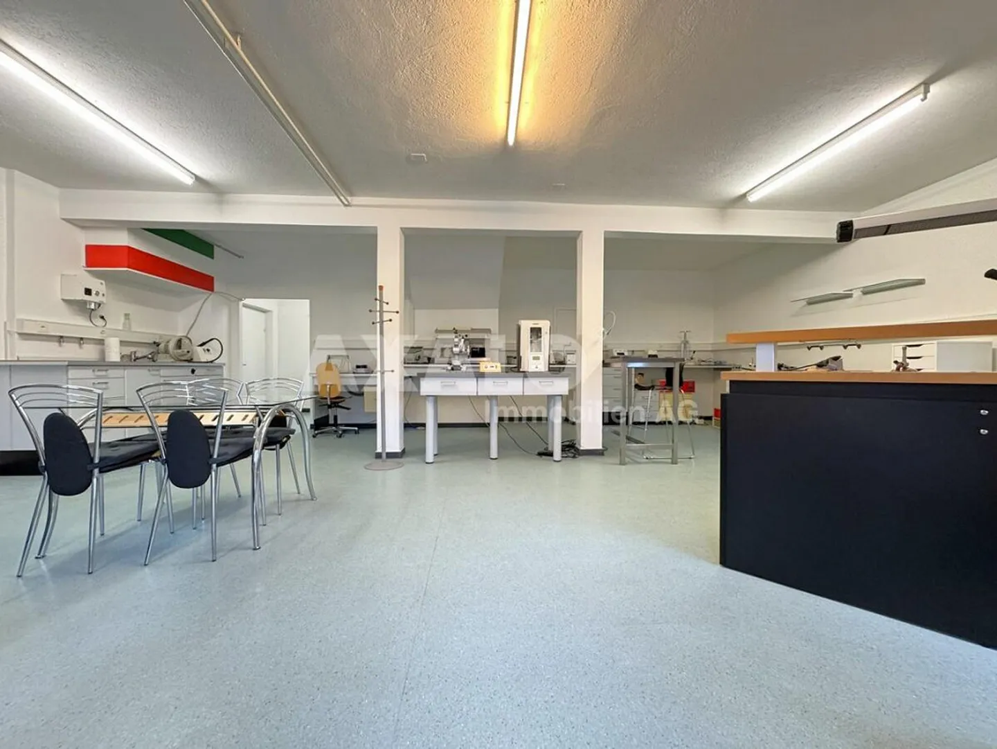 Espace commercial au rez-de-chaussée pour diverses possibilités d'utilisation... - Photo 4 sur 10