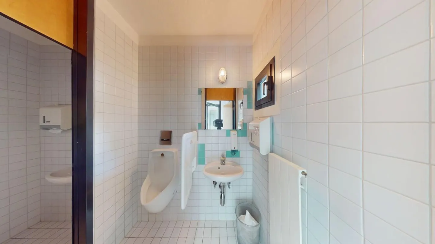 Discover our commercial space with the 360° virtual tour - Photo 8 of 10