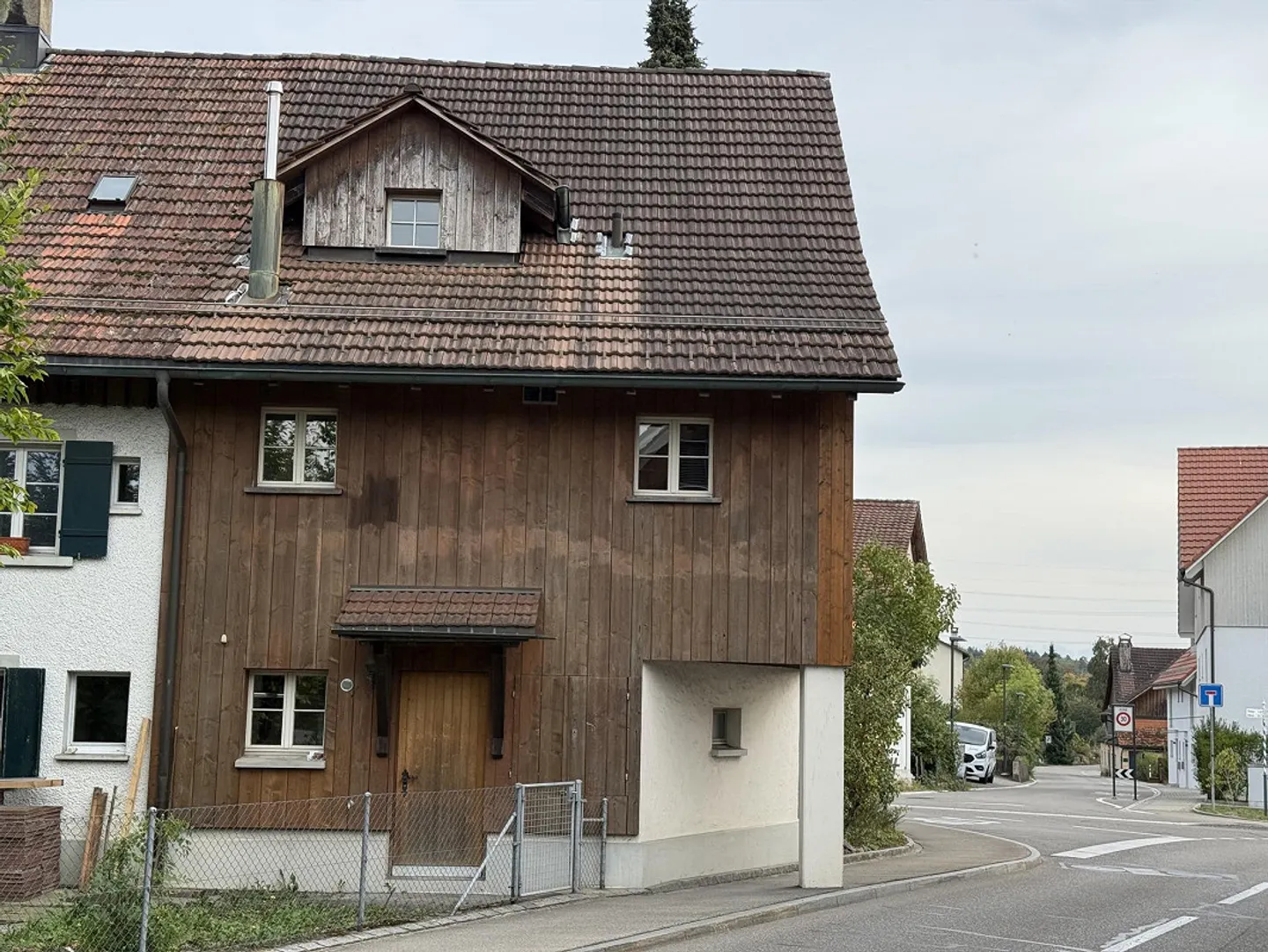 Grand appartement de 3,5 pièces avec garage et place de parking à louer - Photo 2 sur 23